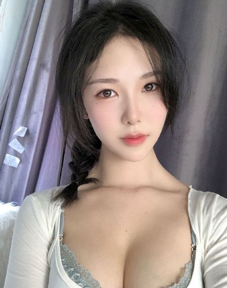 欧美品牌女装折扣店_4K在线播放观看